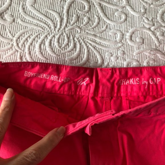 Khakis by GAP Boyfriend Roll-Up Bermuda Shorts Neon Pink Cotton Never Worn 2 - Picture 1 of 3
